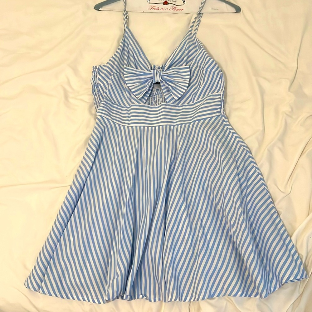 Windsor striped dress with cutout, size M